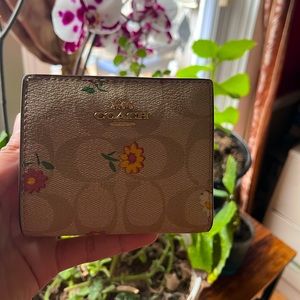Small coach snap wallet signature floral print
